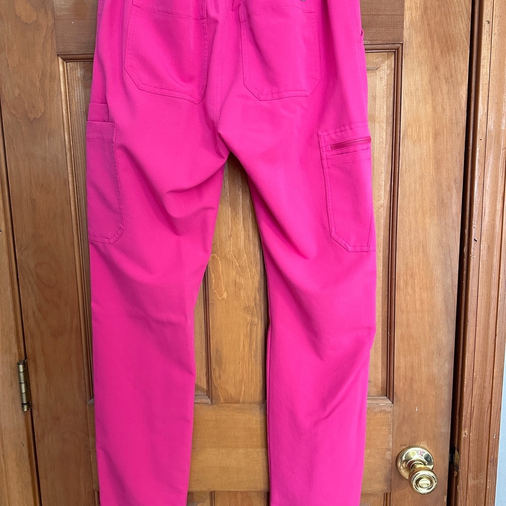 Figs women’s scrubs